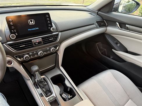 Used 2018 Honda Accord EX image 9