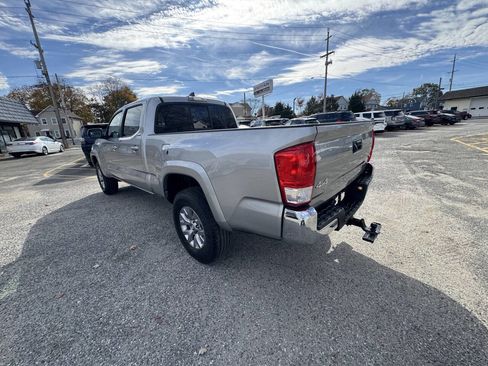 Used 2016 Toyota Tacoma SR5 w/ SR5 Appearance Package (SN) image 17