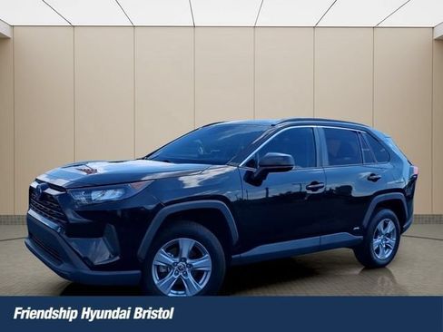 Used 2022 Toyota RAV4 LE AWD/4WD image 1