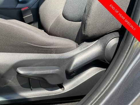 Used 2022 Toyota RAV4 LE image 12