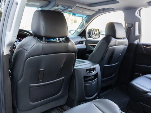 Used 2019 Cadillac Escalade Premium Luxury w/ Escalade Sport Edition AWD/4WD image 31