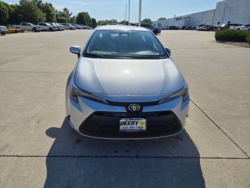 Used 2024 Toyota Corolla LE FWD image 2
