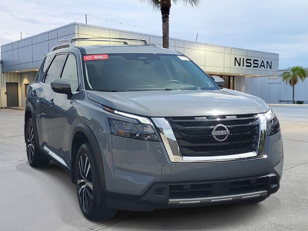 Used 2025 Nissan Pathfinder Platinum w/ Cargo Package FWD image 9