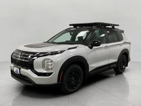 New 2025 Mitsubishi Outlander SE image 9