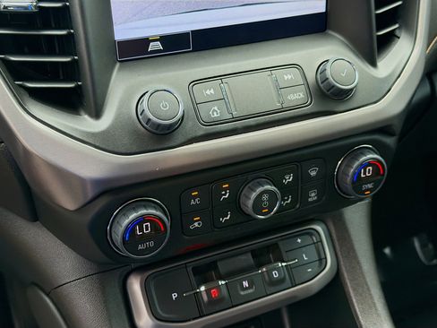 Used 2023 GMC Acadia AT4 image 15