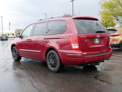 Used 2008 Hyundai Entourage image 3