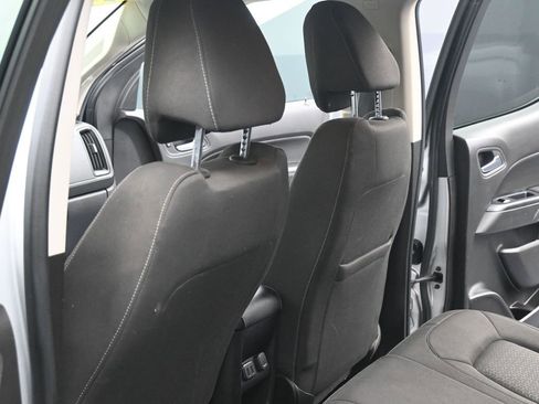 Used 2016 GMC Canyon SLE image 17