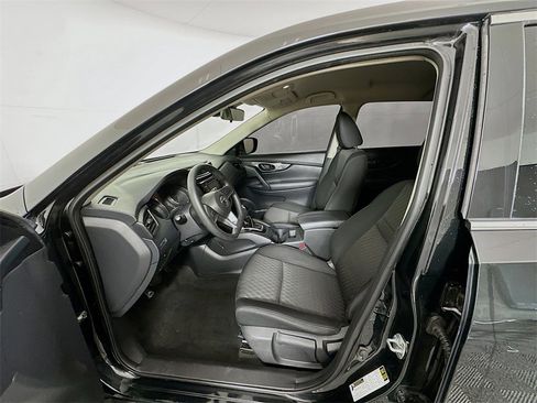 Used 2019 Nissan Rogue S image 19