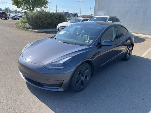 Used 2023 Tesla Model 3 Standard Range RWD image 1