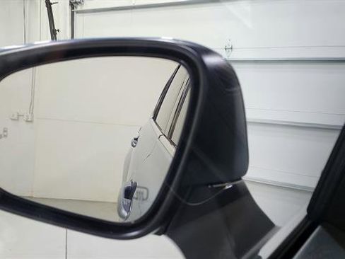 Used 2021 Toyota Highlander Limited FWD image 14