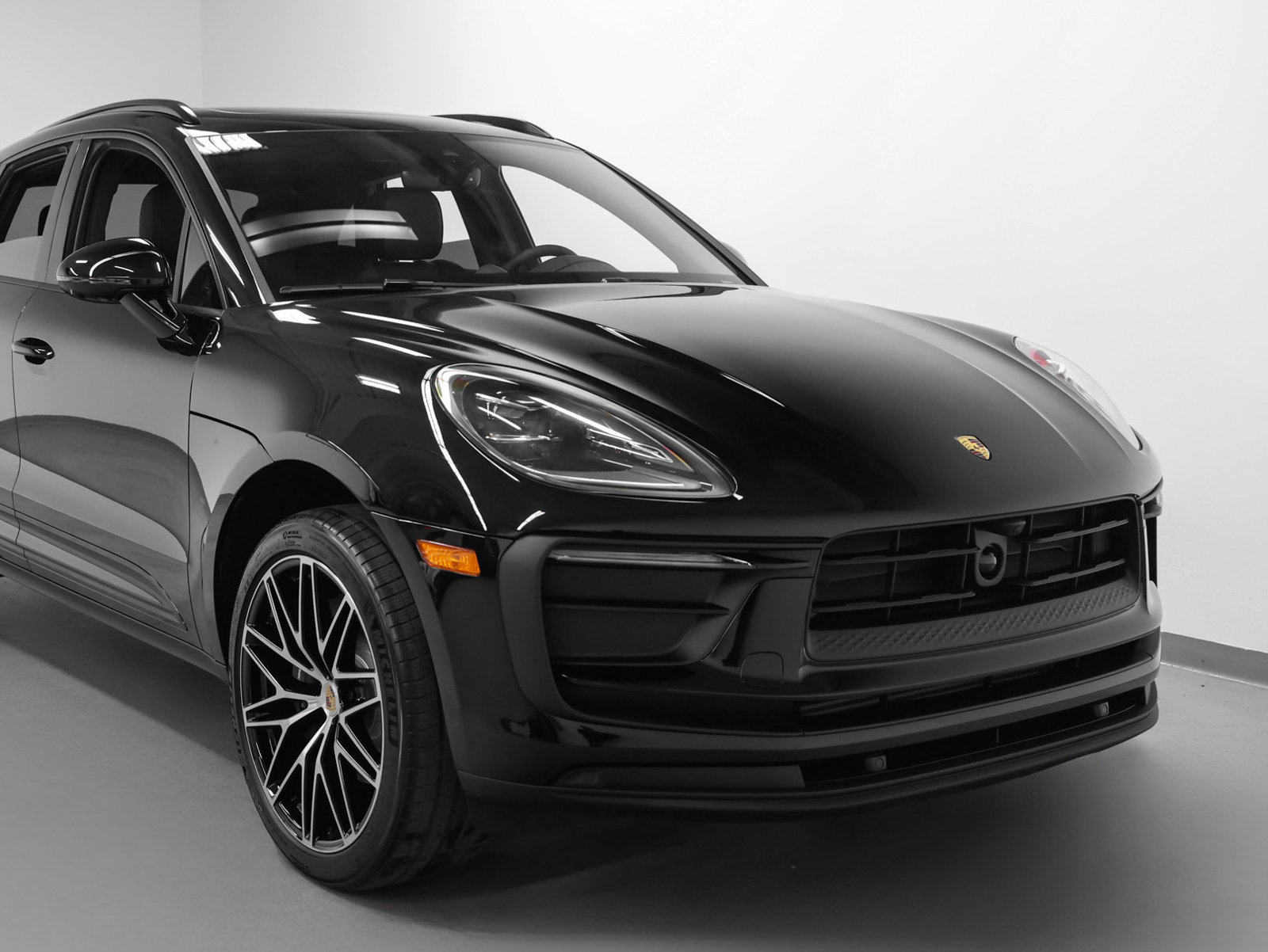Certified 2026 Porsche Macan AWD/4WD image 9