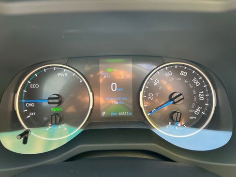 Used 2022 Toyota RAV4 XLE Premium image 32