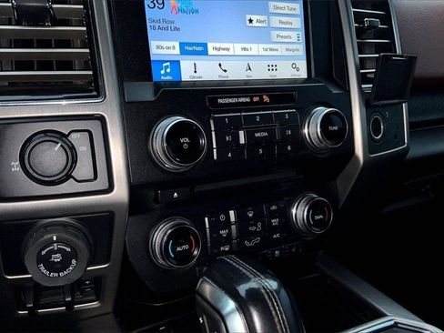 Used 2018 Ford F150 Platinum w/ Equipment Group 701A Luxury image 22