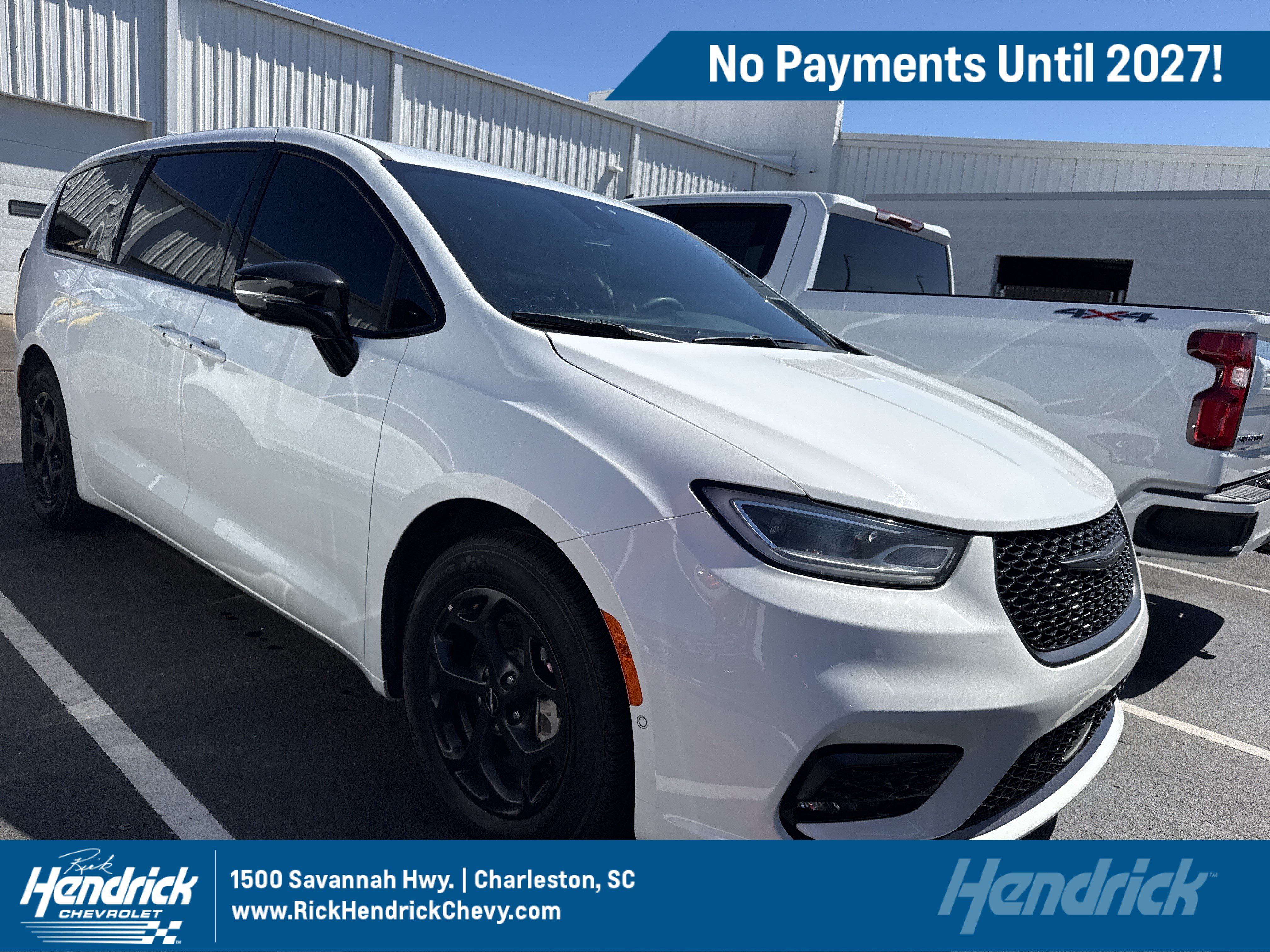 Used 2024 Chrysler Pacifica Limited FWD image 1