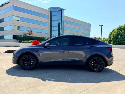 Used 2023 Tesla Model Y AWD image 13