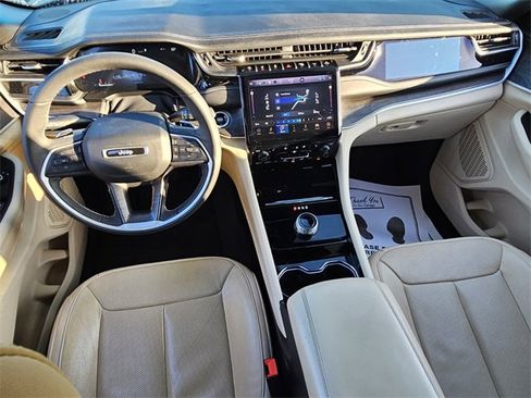 Used 2023 Jeep Grand Cherokee Limited w/ Luxury Tech Group II image 8