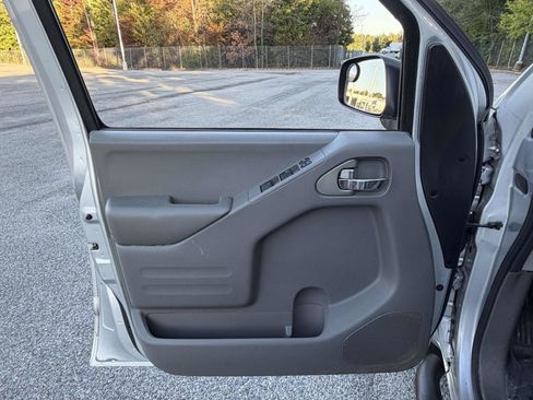Used 2016 Nissan Frontier SV AWD/4WD image 17