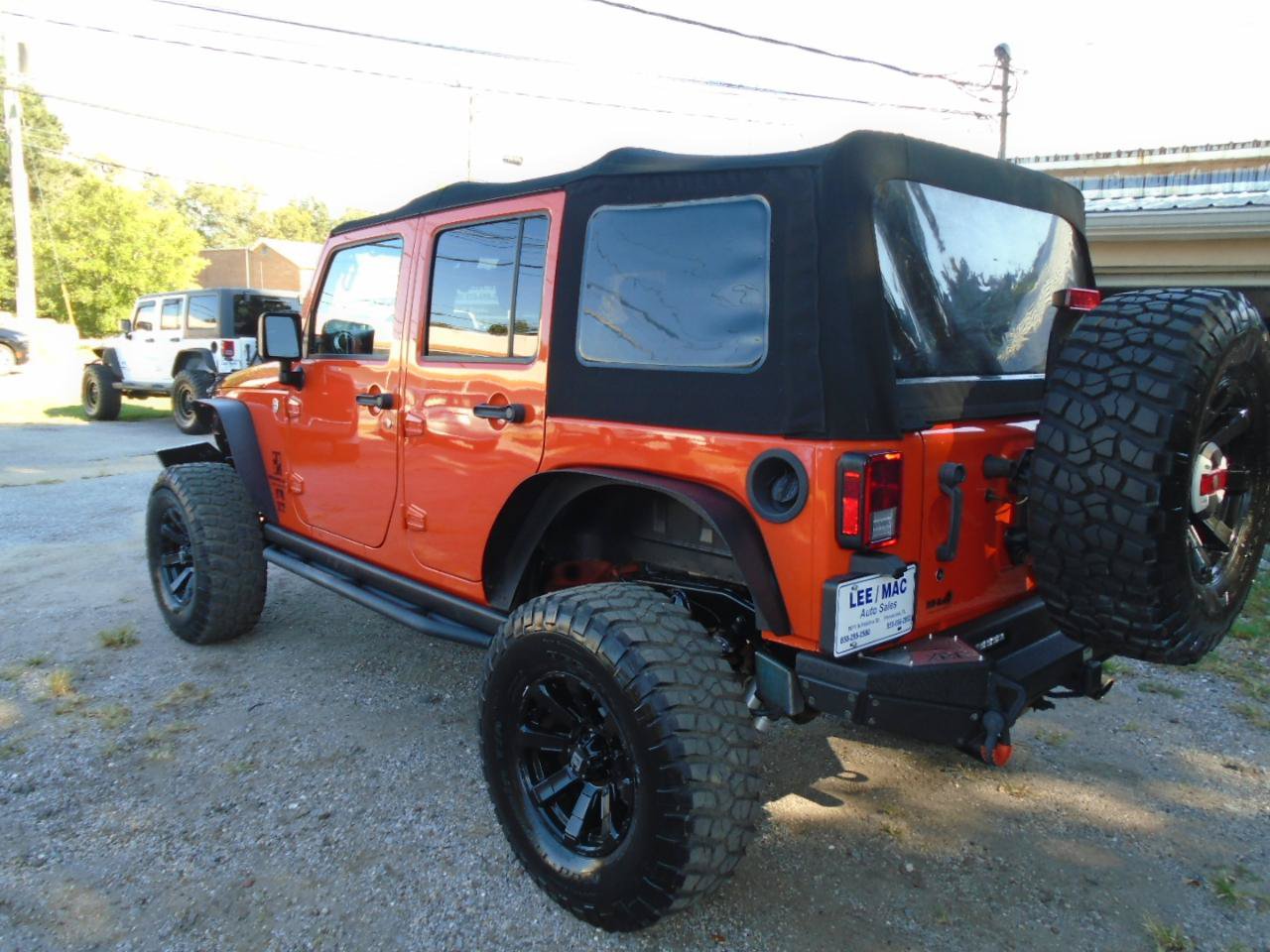 Used 2015 Jeep Wrangler Unlimited Rubicon w/ Connectivity Group AWD/4WD image 2