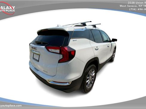 Used 2024 GMC Terrain SLT AWD/4WD image 5