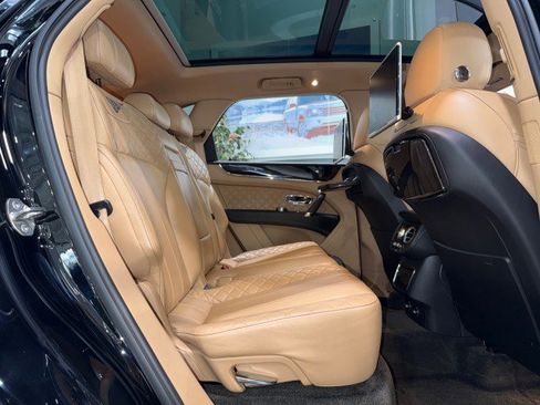 Used 2017 Bentley Bentayga image 55