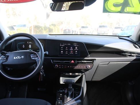 Used 2025 Kia Niro LX image 22