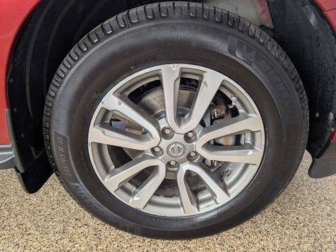 Used 2013 Nissan Pathfinder SV AWD/4WD image 22