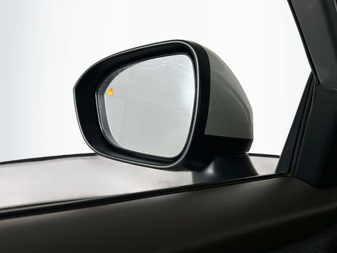 Used 2023 Nissan Rogue SV AWD/4WD image 16