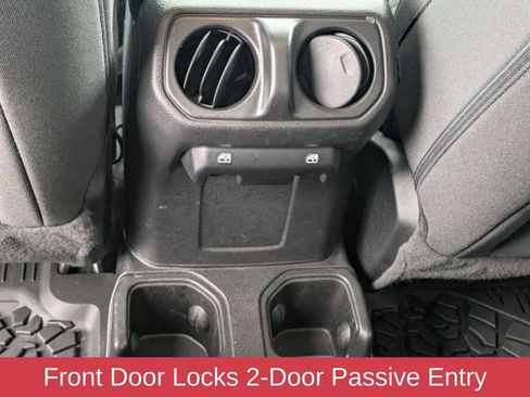 Used 2023 Jeep Gladiator Sport AWD/4WD image 27