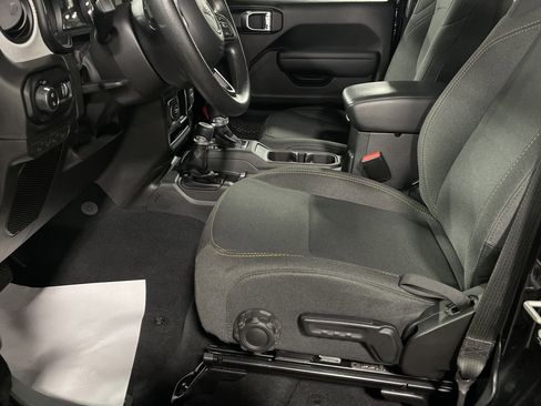 Used 2024 Jeep Gladiator Sport image 10