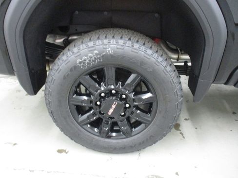 New 2026 GMC Sierra 2500 AT4 w/ AT4 Premium Plus Package AWD/4WD image 8