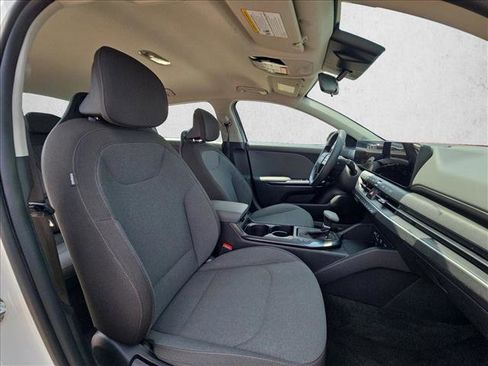 Used 2025 Kia K4 FWD image 18