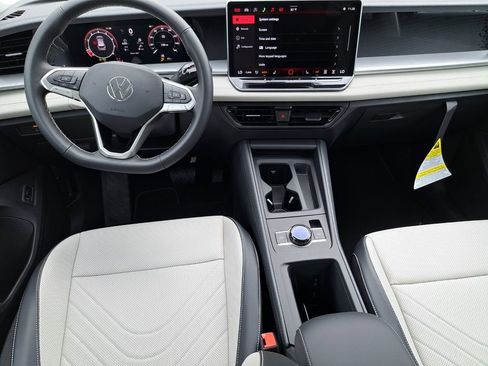 New 2026 Volkswagen Tiguan SE FWD image 14
