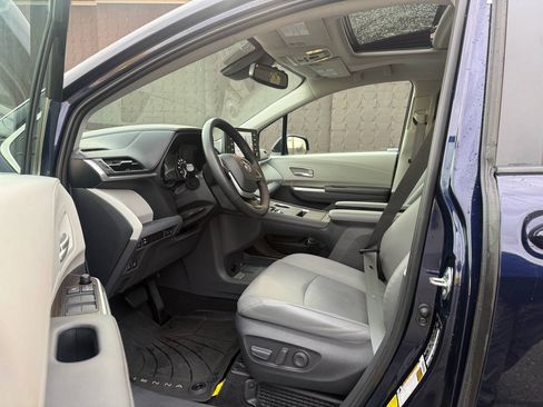 Used 2021 Toyota Sienna XLE w/ XLE Plus Package AWD/4WD image 8