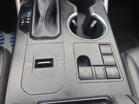 Used 2023 Toyota Highlander XLE image 28