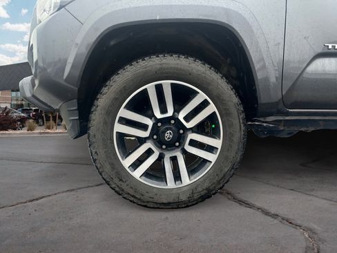 Used 2019 Toyota Tacoma SR5 image 14