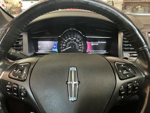 Used 2013 Lincoln MKS AWD image 24