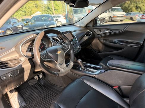 Used 2017 Chevrolet Malibu LT w/ Leather Package FWD image 11