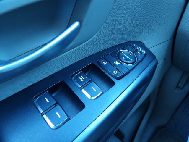 Used 2016 Kia Sedona LX w/ Option Group 020 FWD image 26