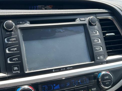 Used 2018 Toyota Highlander Limited FWD image 37