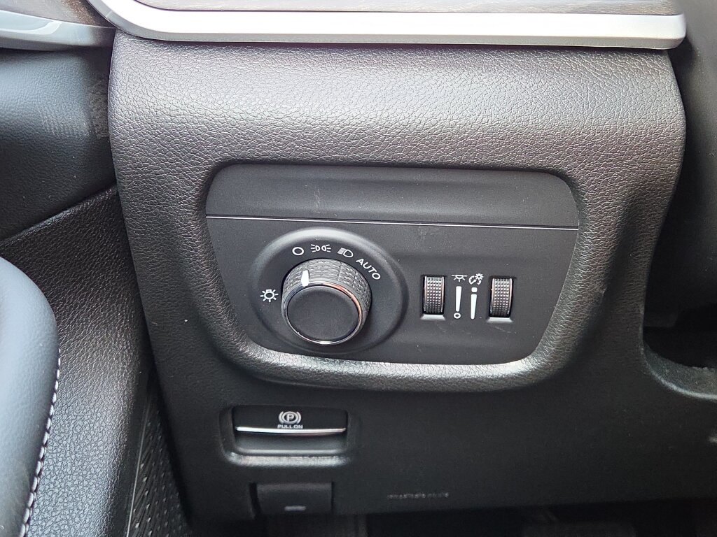 New 2026 Jeep Grand Cherokee Altitude RWD image 14