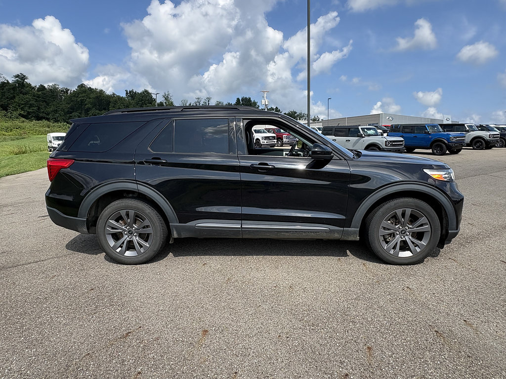 Used 2022 Ford Explorer XLT w/ Equipment Group 202A AWD/4WD image 6