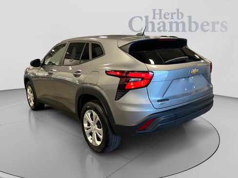 Used 2024 Chevrolet Trax LS FWD image 3