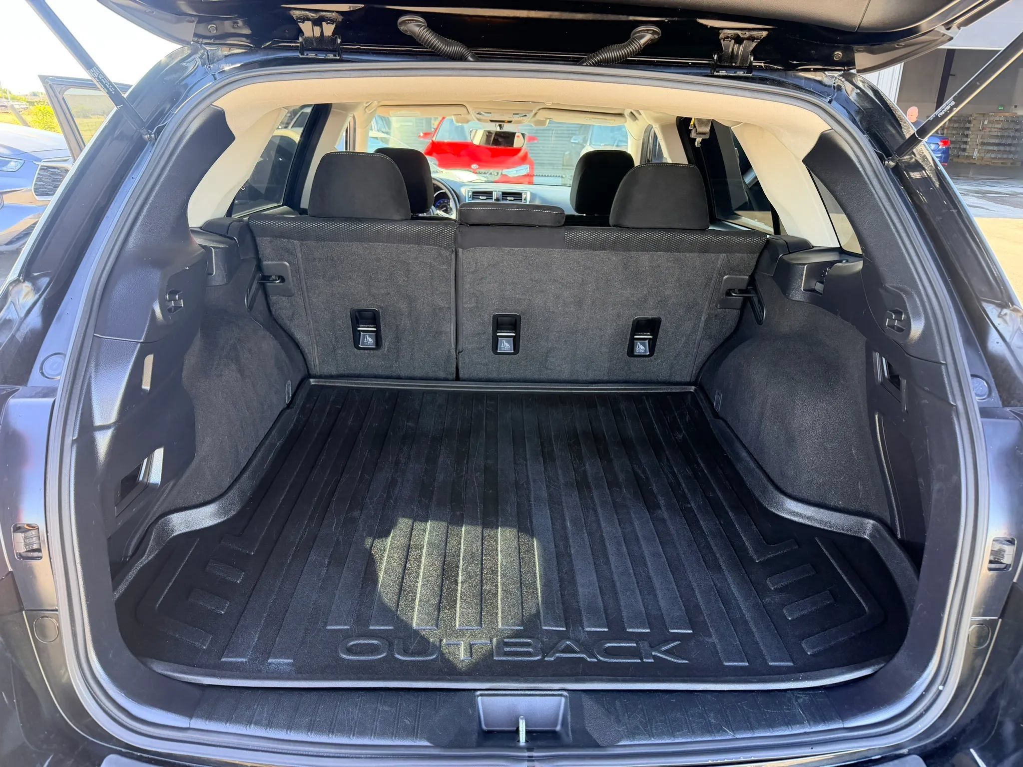 Used 2019 Subaru Outback 2.5i Premium AWD/4WD image 16