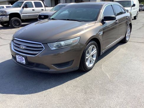 Used 2016 Ford Taurus SE FWD image 21