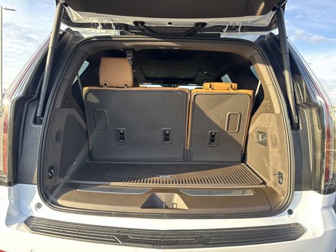 New 2026 Cadillac Escalade Luxury image 8