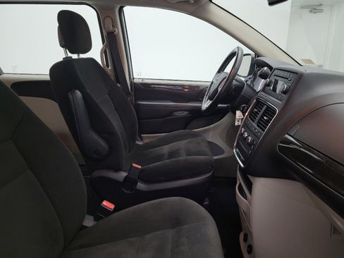 Used 2016 Dodge Grand Caravan American Value Package w/ UConnect Hands-Free Group image 21
