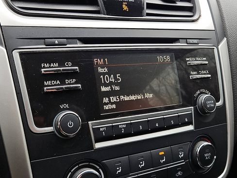 Used 2016 Nissan Altima 2.5 SR w/ LED Appearance Package image 15