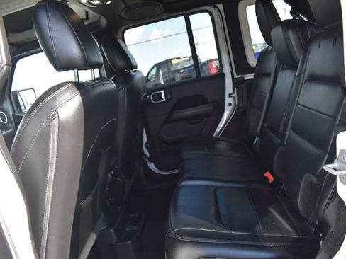 Used 2022 Jeep Wrangler Unlimited Sahara image 17