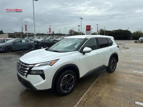 Used 2025 Nissan Rogue SV FWD image 3