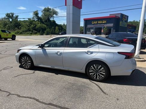 Used 2024 Nissan Altima 2.5 SV FWD image 8